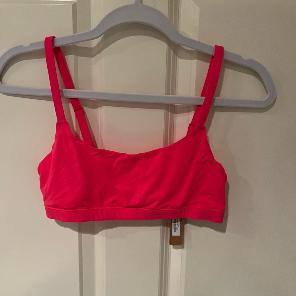NWT Size: Small $34 SKIMS FITS EVERYBODY SCOOP NECK BRALETTE IN NEON CORAL